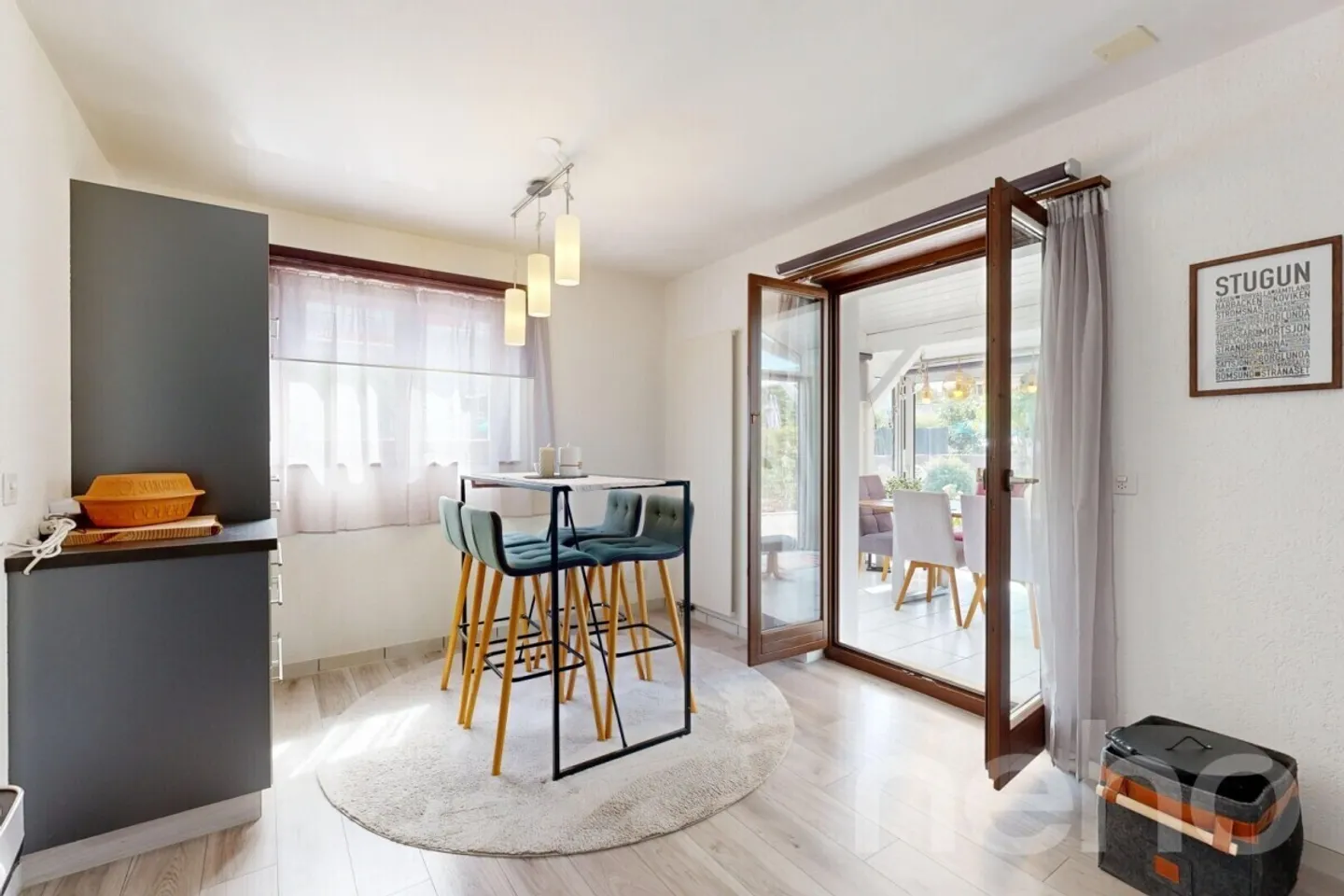 Maison rénovée de 6 pièces avec véranda et système photovoltaïque - Photo 2 sur 12