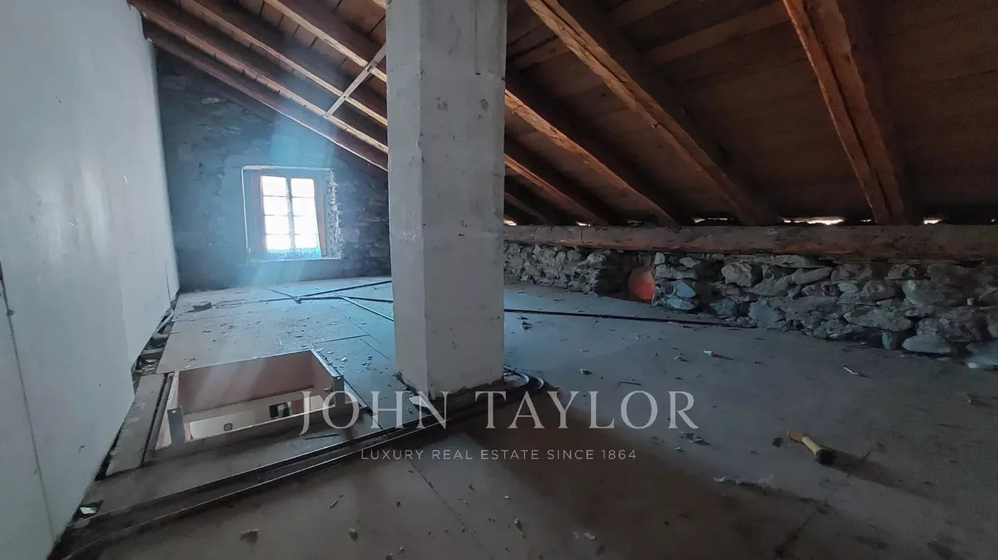 Opportunity - Triplex with 4 Rooms for Renovation - Photo 3 of 8