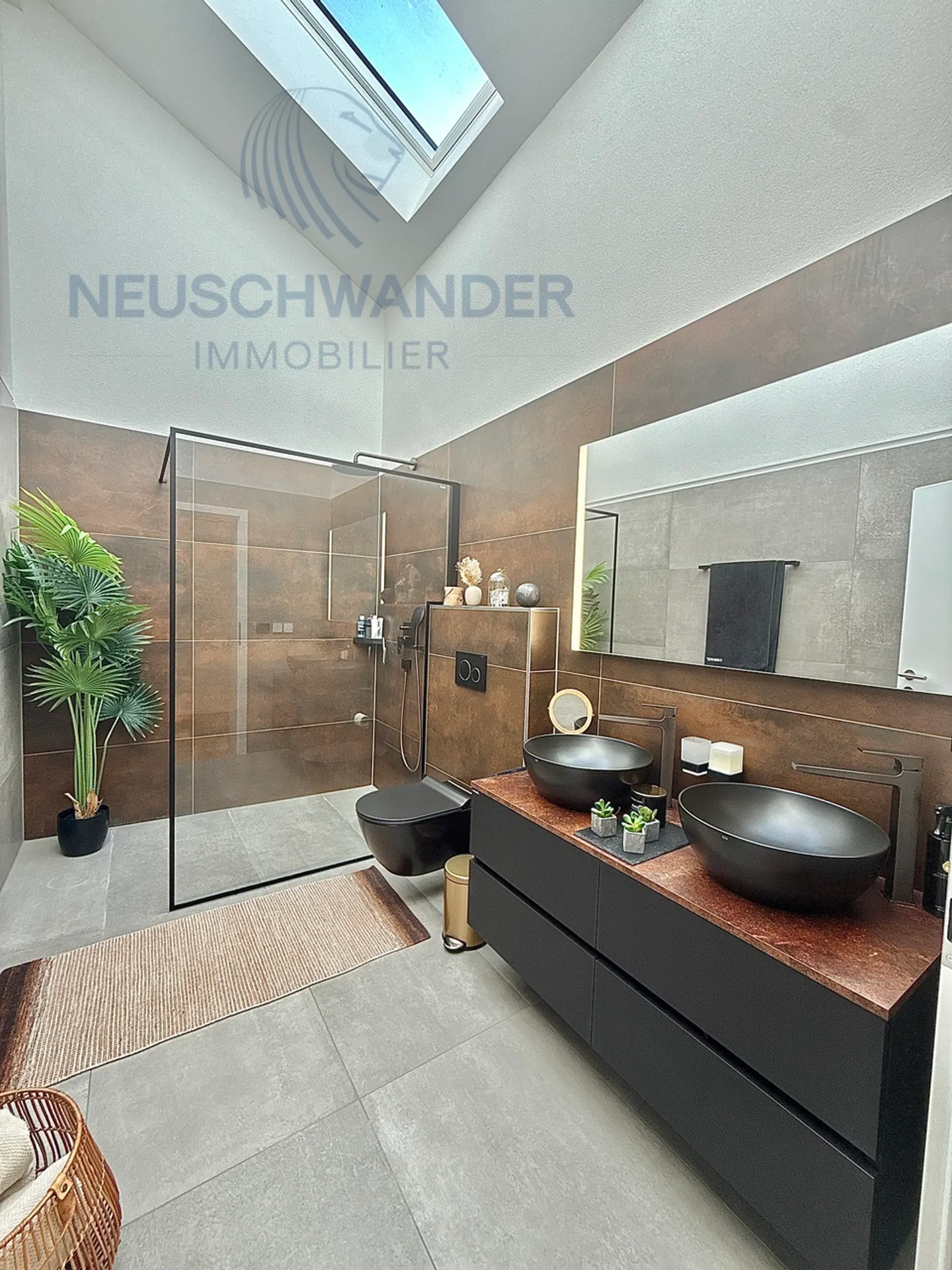Stunning duplex penthouse with 2 underground parking spaces - Photo 31 of 39