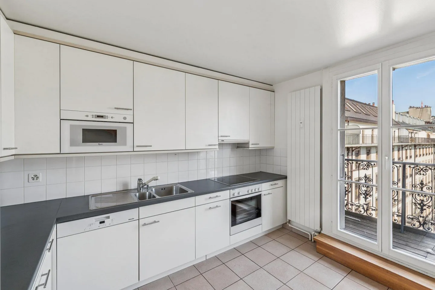 Wunderschönes renoviertes Duplex mit 7 Zimmern und Balkon im Herzen von Genf - Foto 3 von 10