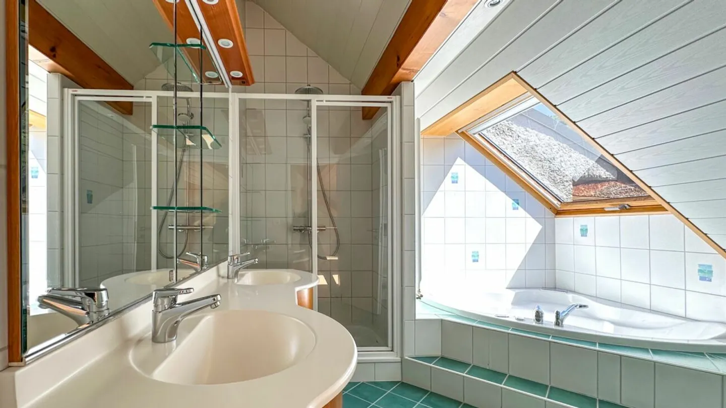 Duplex in den Dachgeschossen mit 6,5 Zimmern und Charme. - Foto 23 von 26