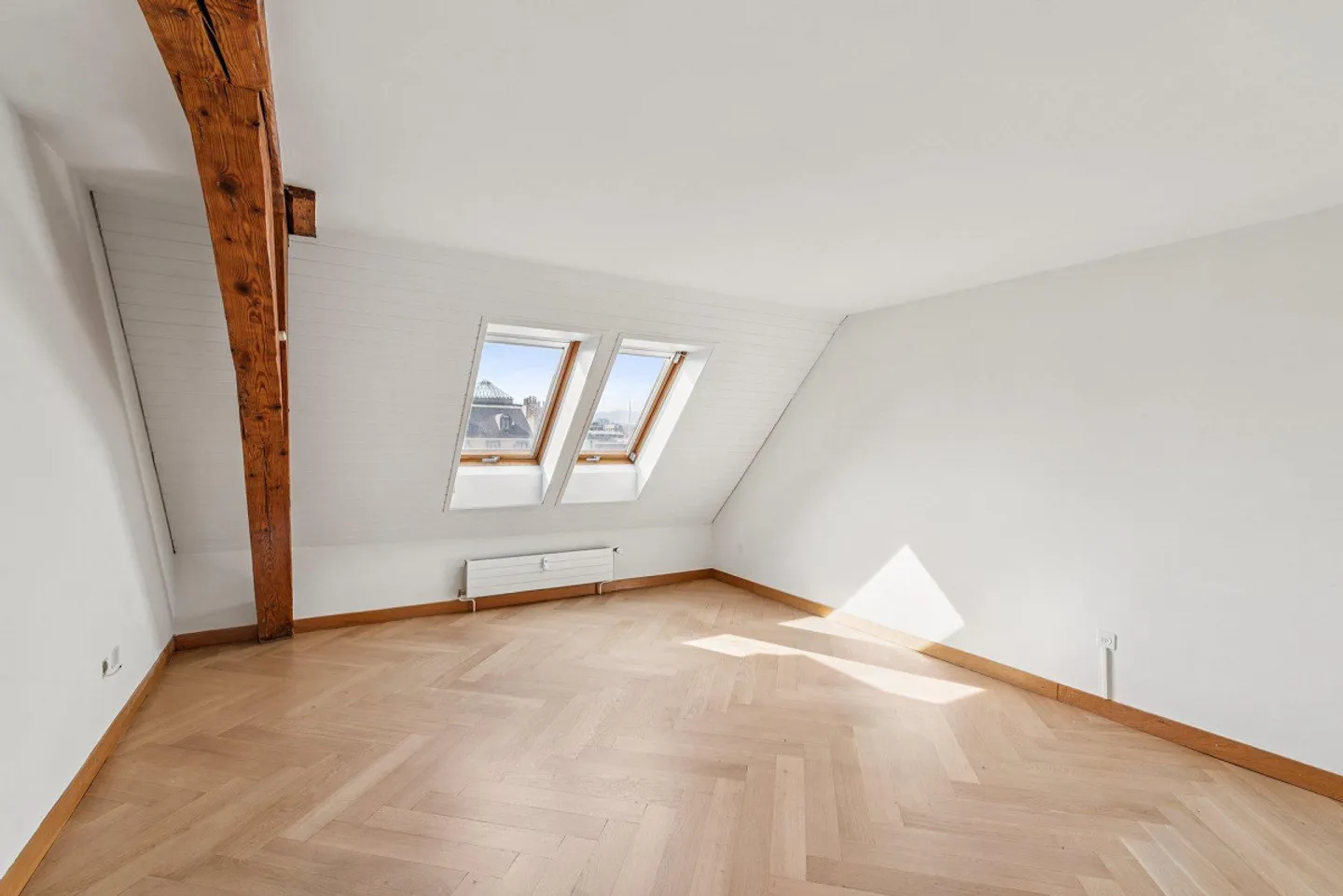 Wunderschönes renoviertes Duplex mit 7 Zimmern und Balkon im Herzen von Genf - Foto 7 von 10