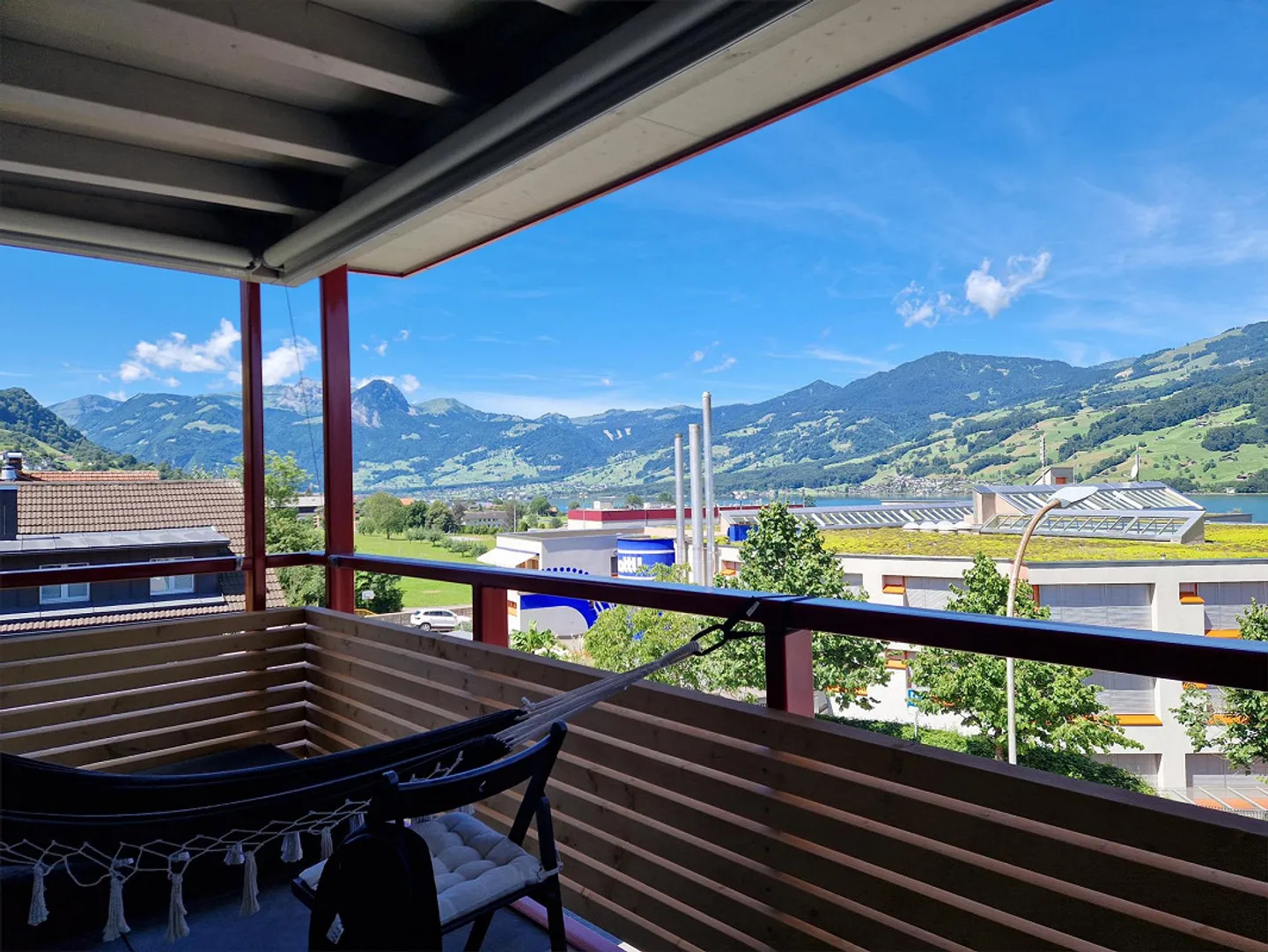 Modern 4.5-room apartment with lake view in Sachseln - Photo 2 of 9