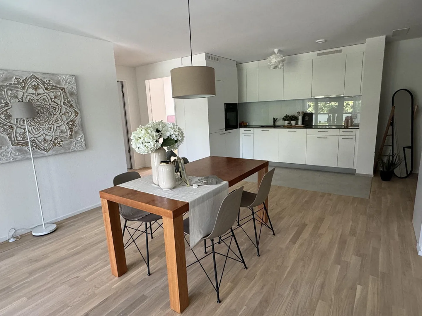 Appartamento 3,5 locali ultramoderno (1° piano) con loggia, ascensore + propria torre di lavaggio - Foto 3 di 10