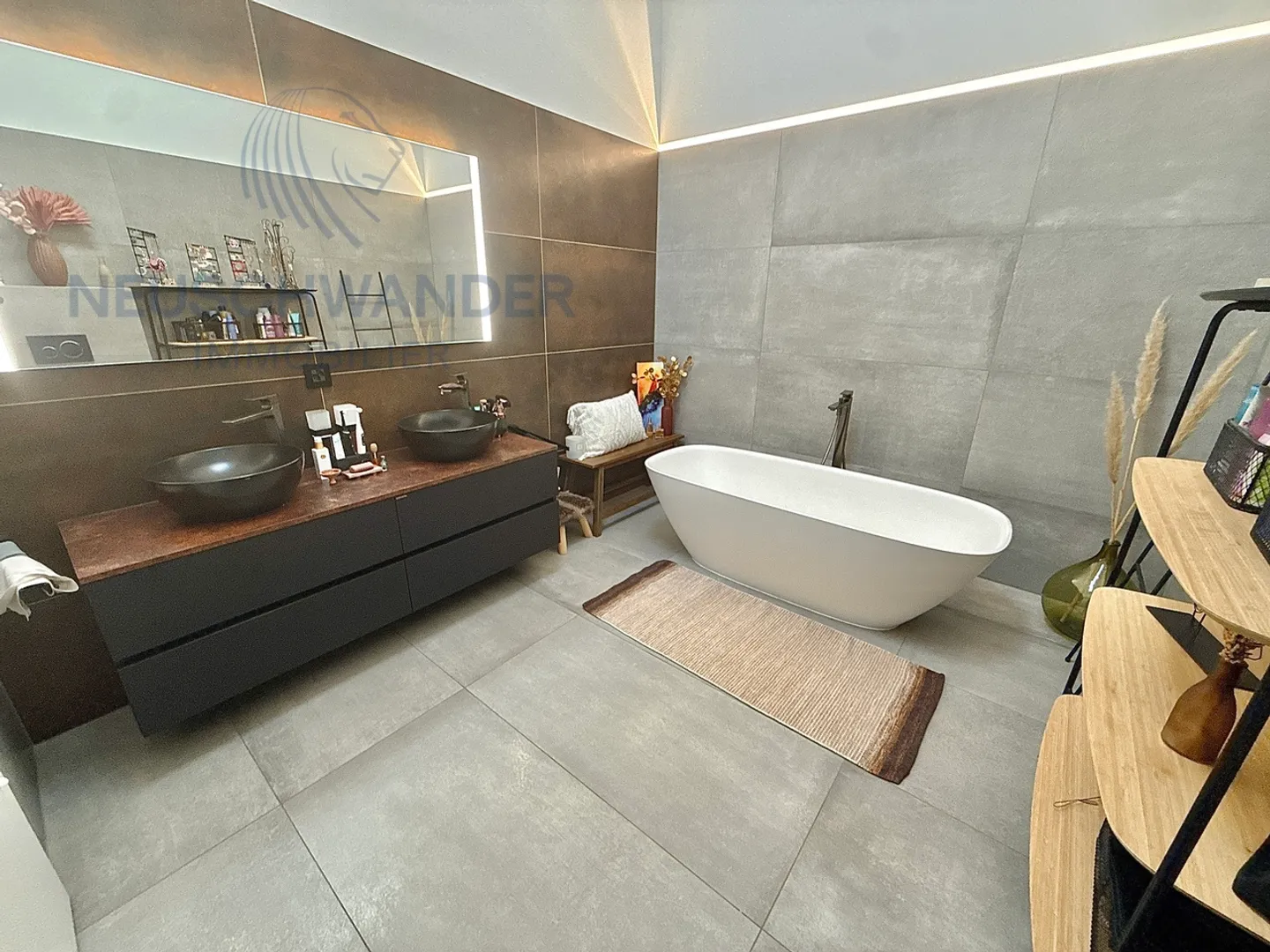Stunning duplex penthouse with 2 underground parking spaces - Photo 35 of 39
