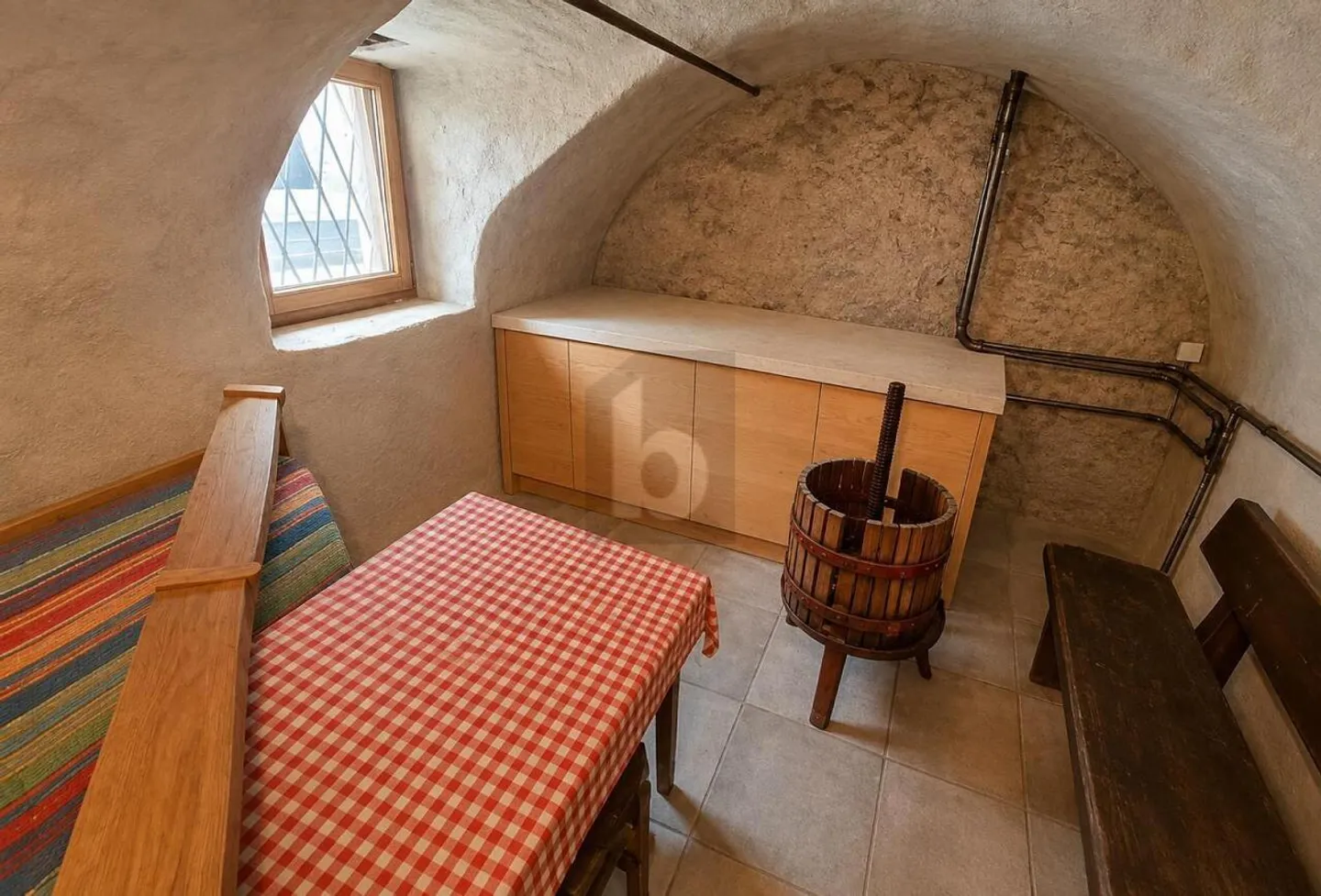 PROPRIÉTÉ TYPIQUE DANS UN EMPLACEMENT CENTRAL ET ENSOLEILLÉ - Photo 2 sur 6