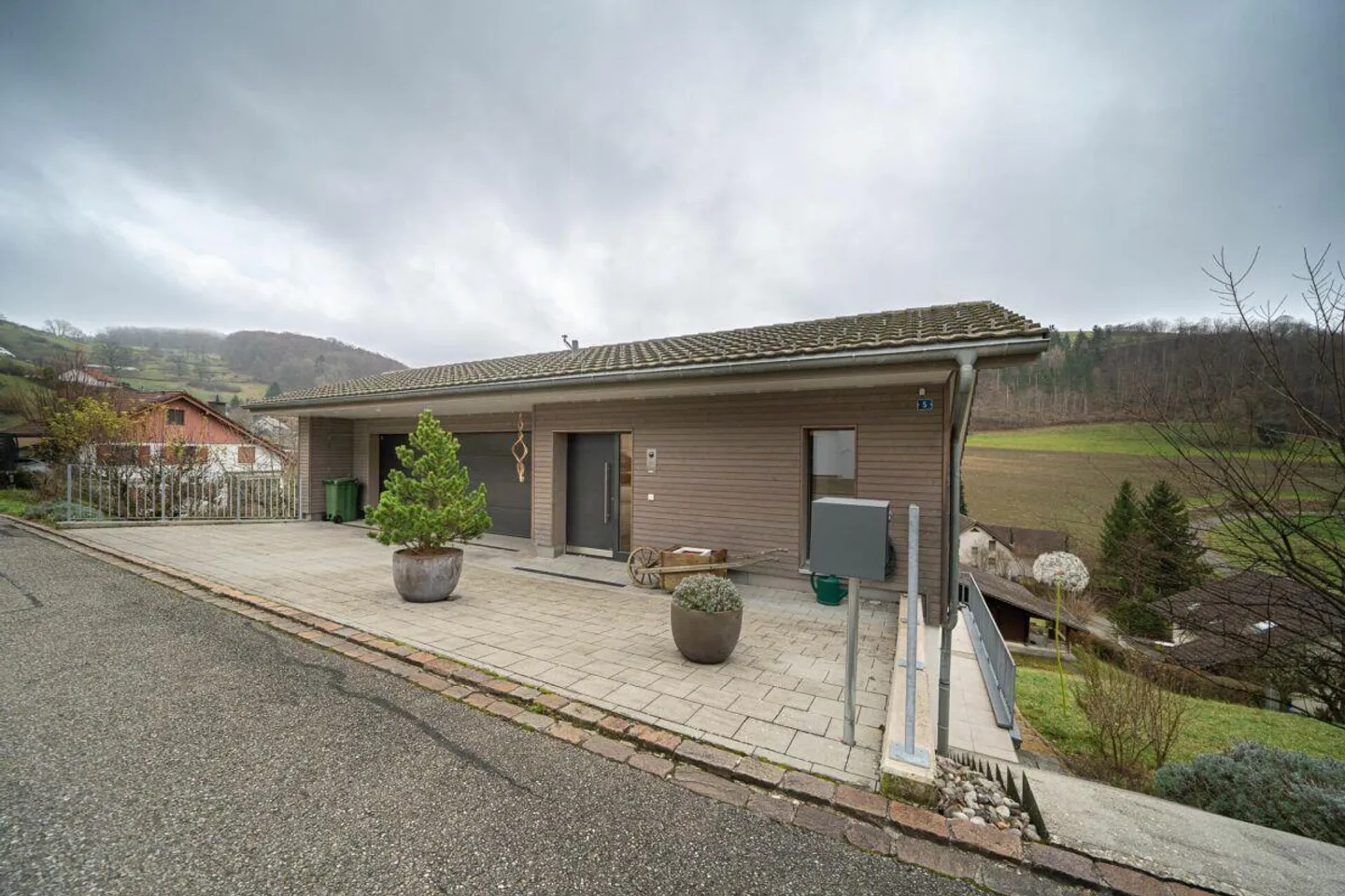 Modernes Wohnen mit traumhafter Aussicht - Foto 1 von 13