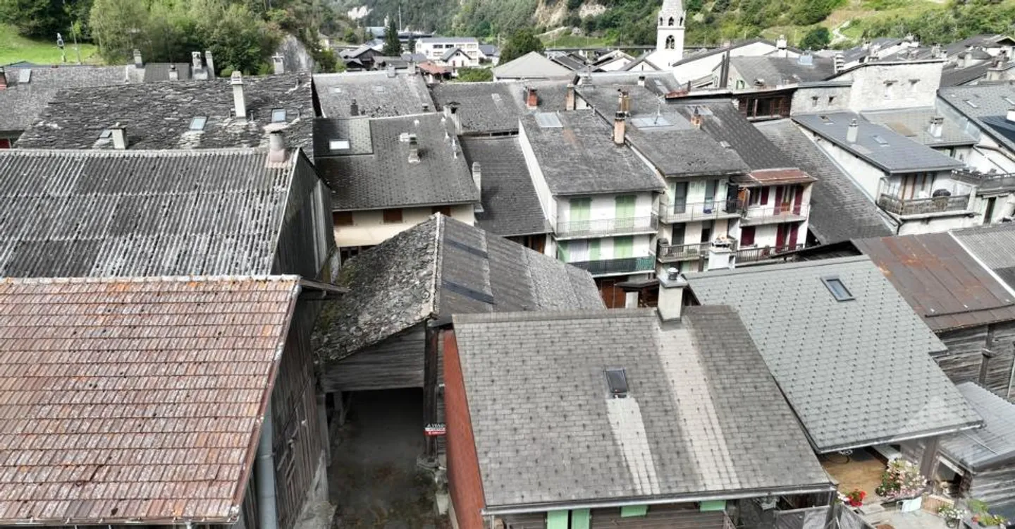 Una stalla da ristrutturare nel cuore del villaggio di Sembrancher - Foto 2 di 13