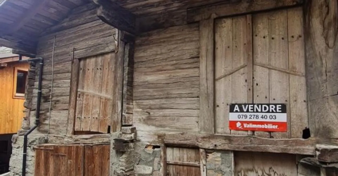 Una stalla da ristrutturare nel cuore del villaggio di Sembrancher - Foto 6 di 13