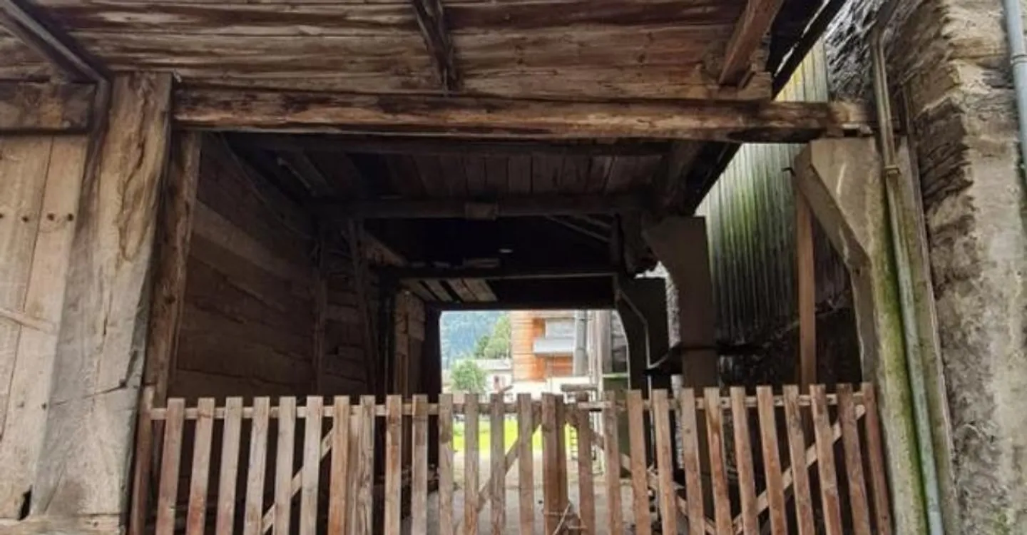 Una stalla da ristrutturare nel cuore del villaggio di Sembrancher - Foto 7 di 13