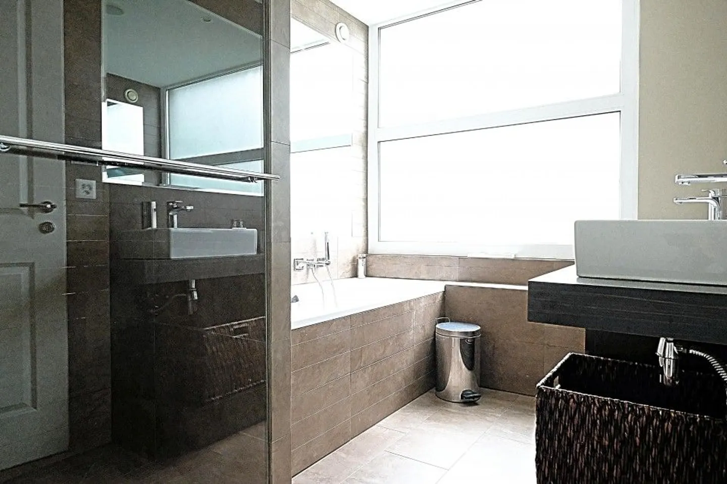 Bel appartement meublé 7 pièces / 4 chambres / 3 salles de bains / 2 balcons - Photo 8 sur 10