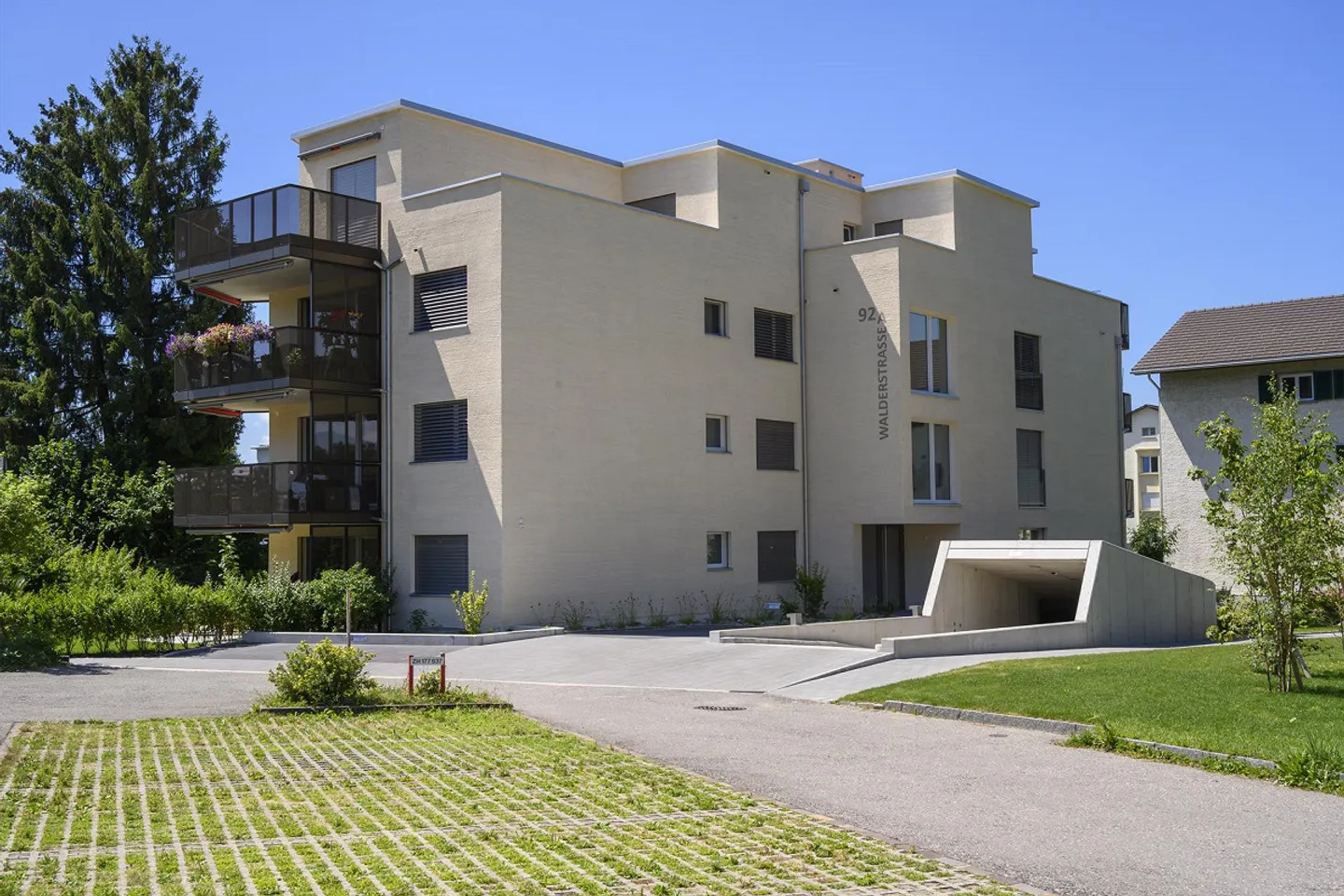 Appartement attrayant de 3,5 pièces dans le beau Rüti ZH - Photo 2 sur 9