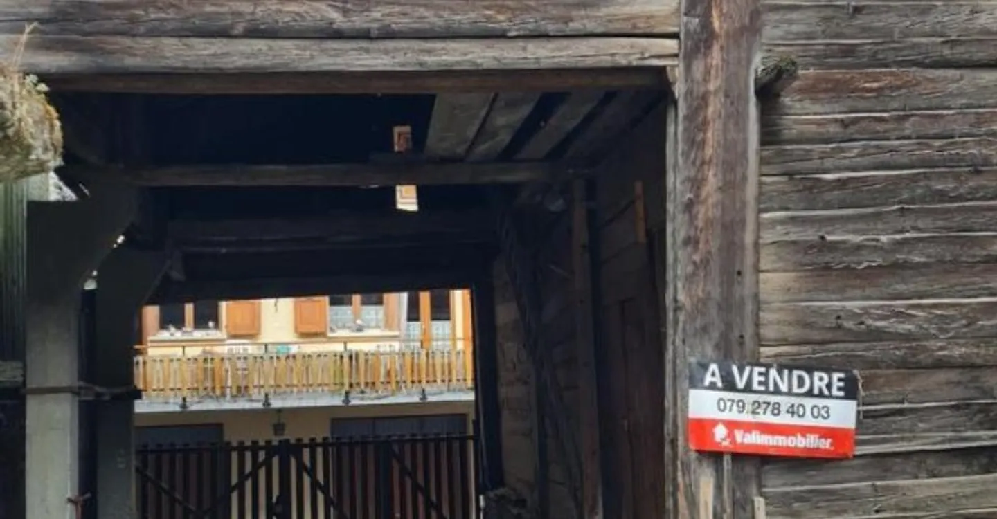 Una stalla da ristrutturare nel cuore del villaggio di Sembrancher - Foto 13 di 13