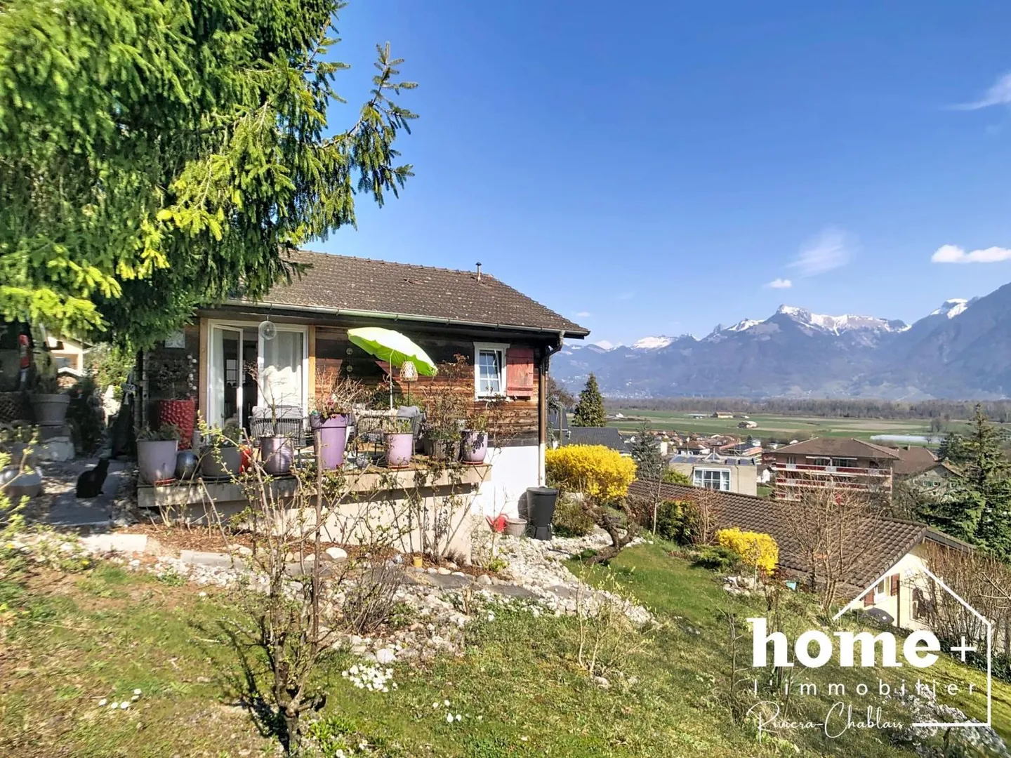 Magnificent chalet in a quiet location with unobstructed views and great potential for expansion - Photo 1 of 12