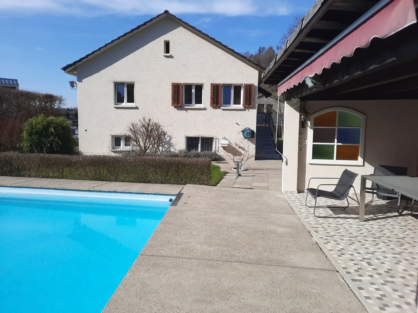 Charmante maison individuelle de 5,5 pièces avec piscine à Landikon (Birmensdorf ZH) - Photo 1 sur 10