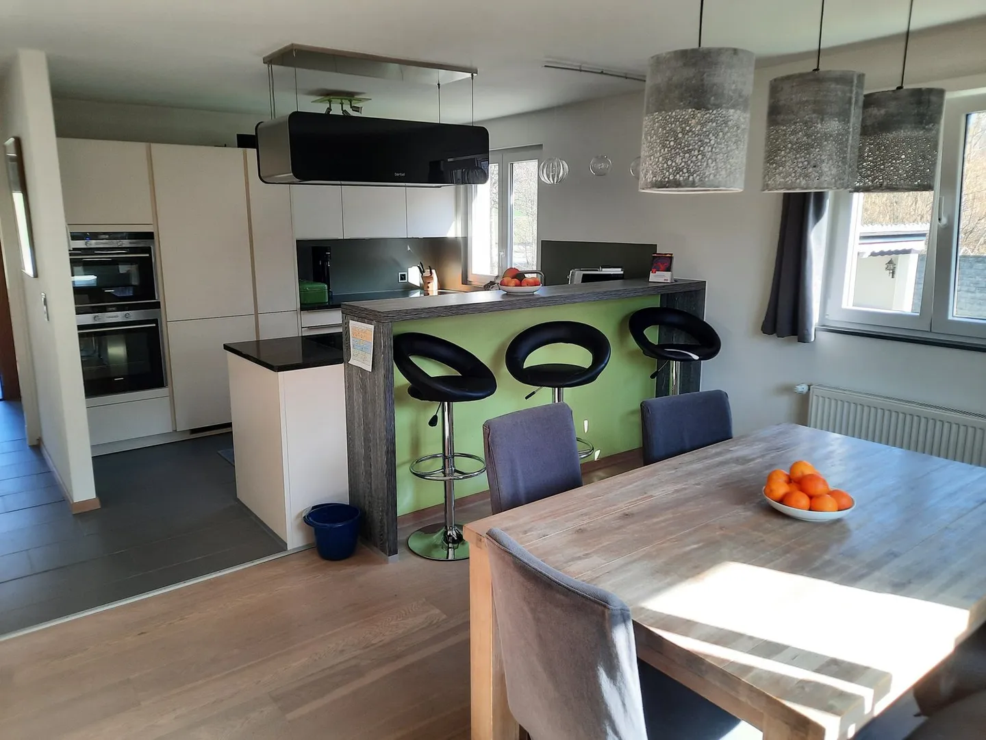 Charmante maison individuelle de 5,5 pièces avec piscine à Landikon (Birmensdorf ZH) - Photo 3 sur 10