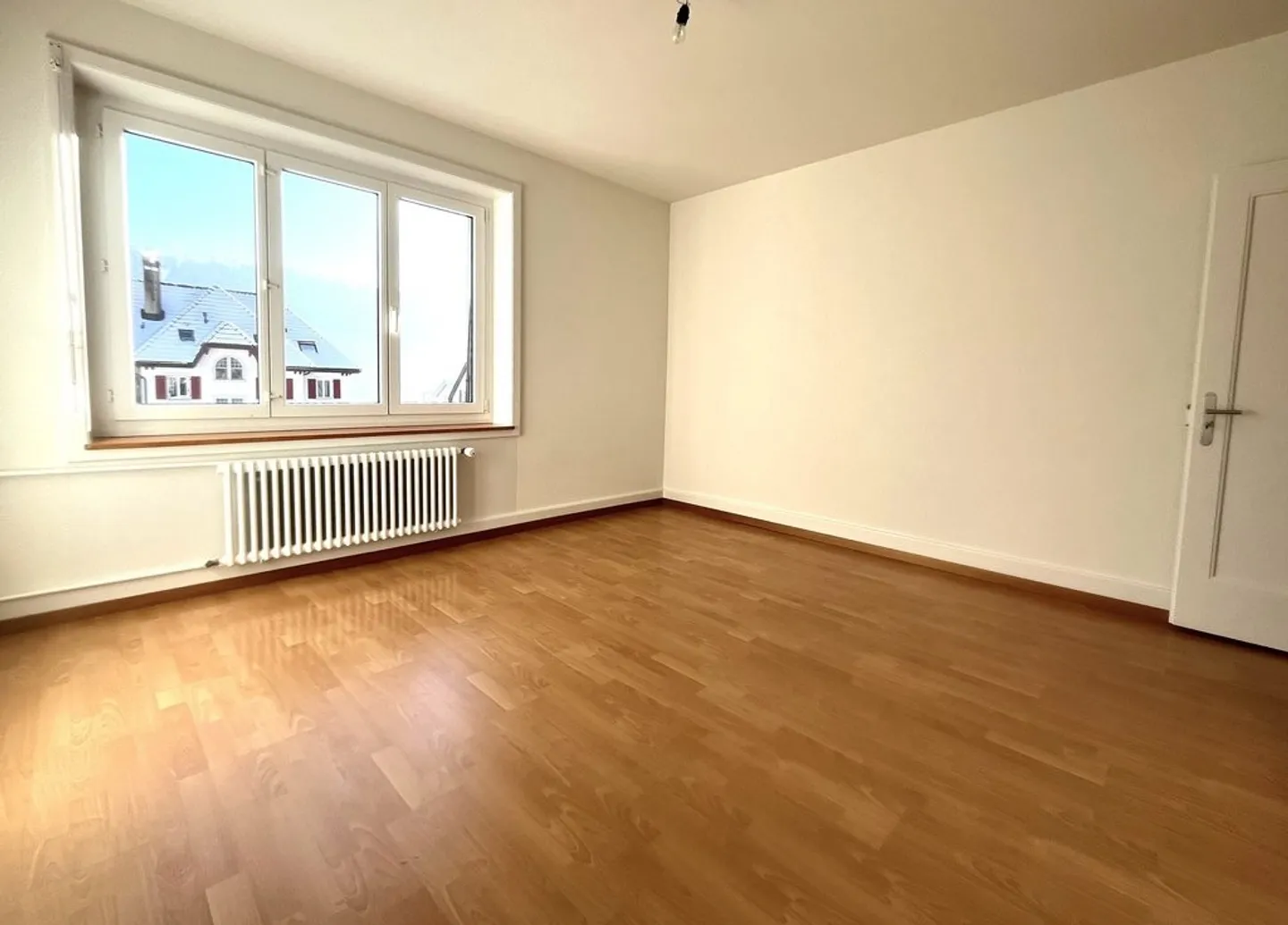 Four-room apartment renovated in a quiet and sunny area - Photo 4 of 9