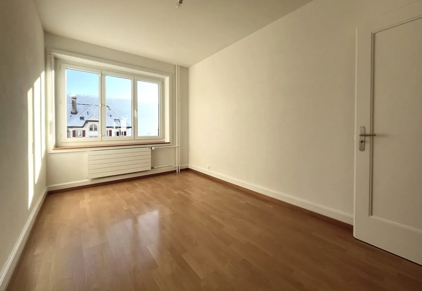 Four-room apartment renovated in a quiet and sunny area - Photo 5 of 9