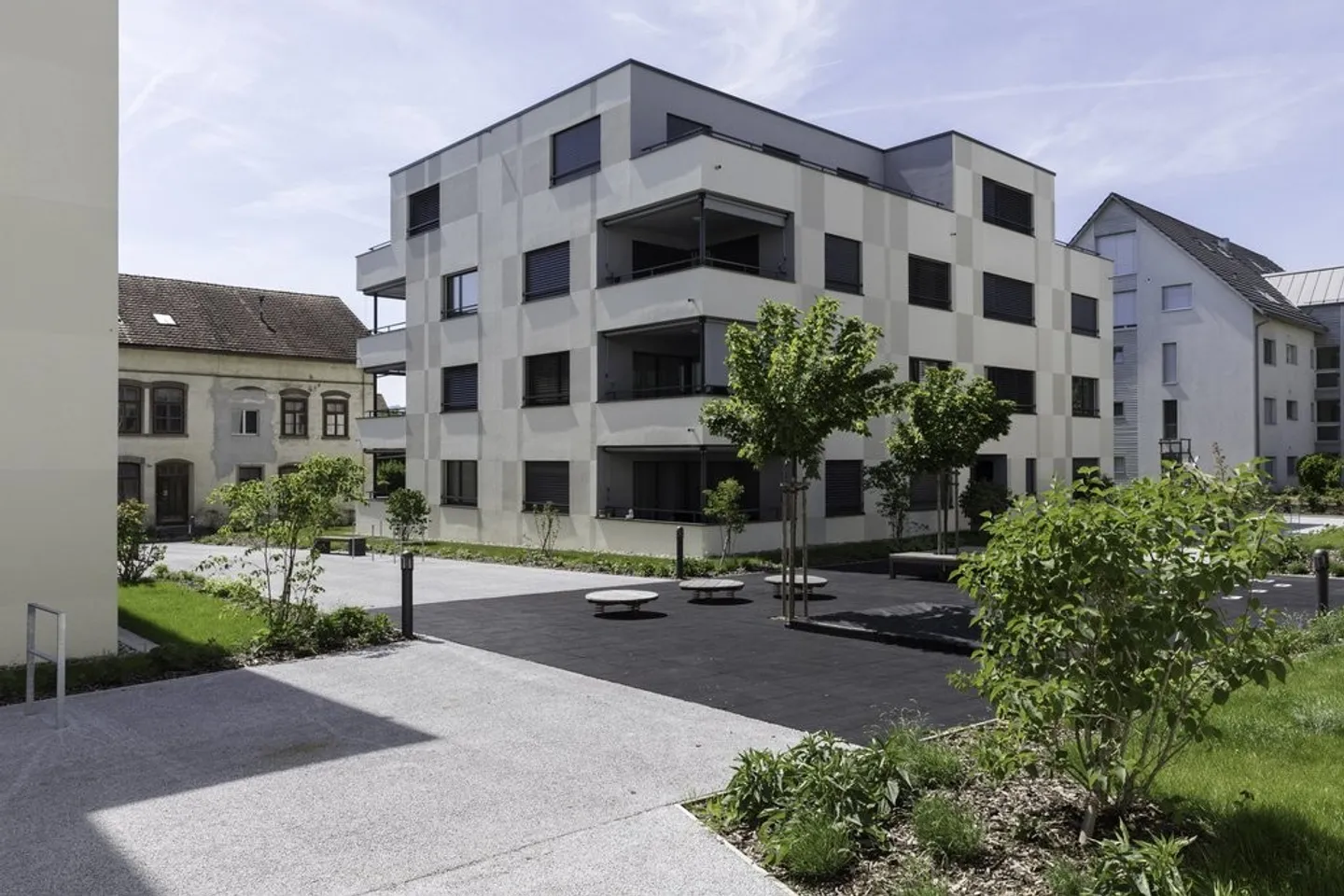 Praktischer Parkplatz - Foto 2 von 2