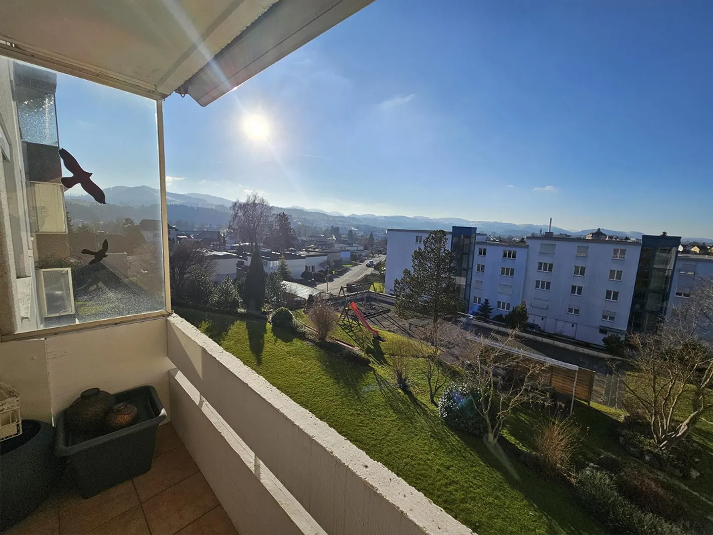 Appartement confortable de 3,5 pièces avec balcon et belle vue - Photo 1 sur 13