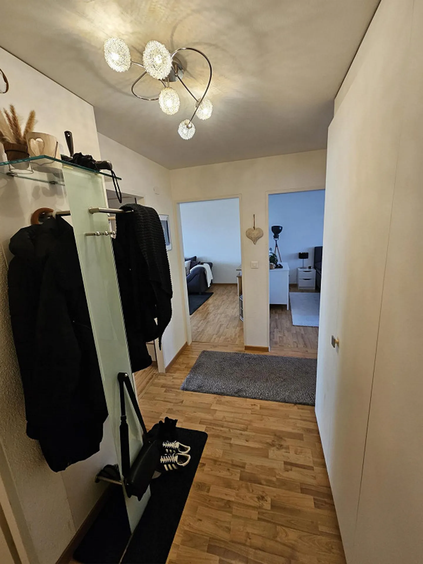 Appartement confortable de 3,5 pièces avec balcon et belle vue - Photo 5 sur 13