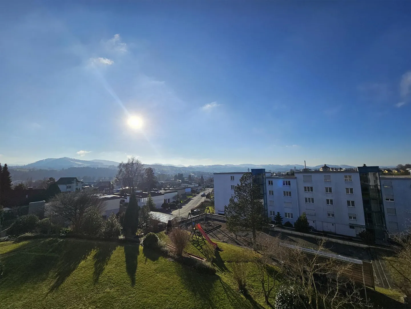 Appartement confortable de 3,5 pièces avec balcon et belle vue - Photo 13 sur 13