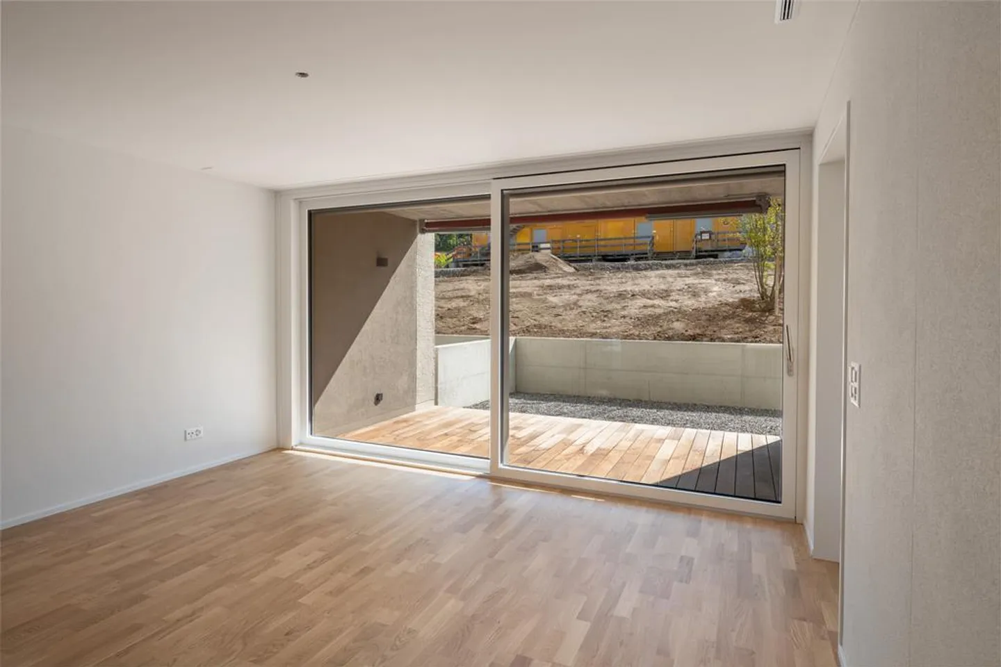 2.5 Room Apartment with Green Patio - Photo 6 of 6