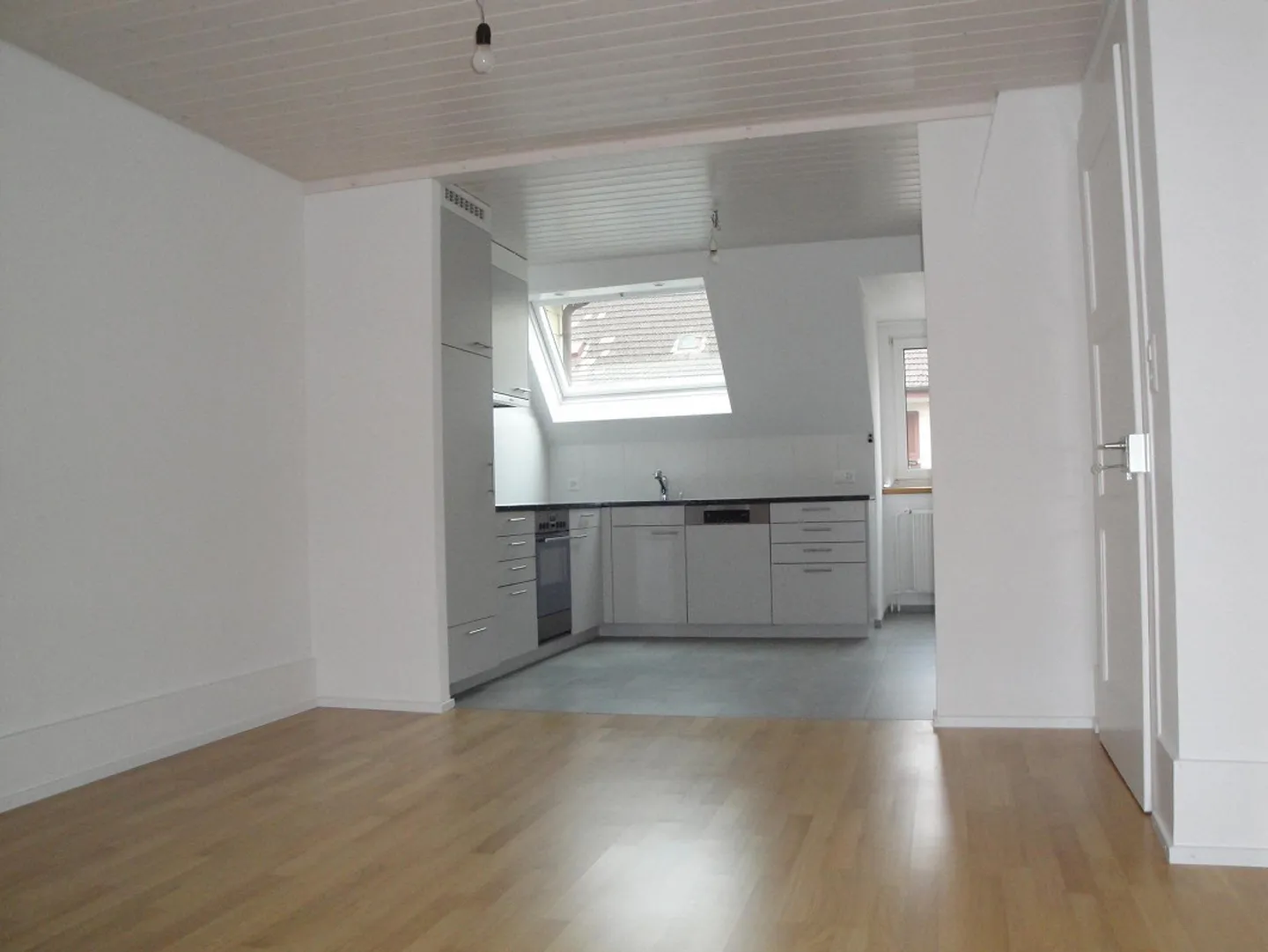 Schöne 4-Zimmer Dachwohnung Nähe Bahnhof - Foto 3 von 7