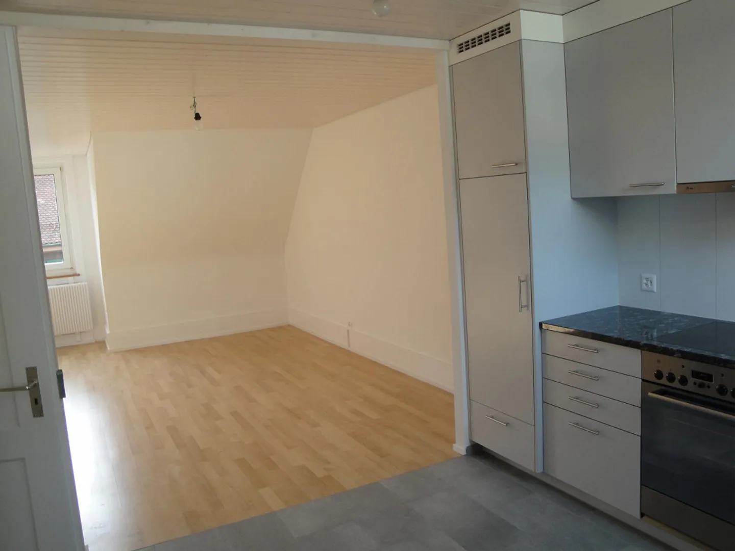 Schöne 4-Zimmer Dachwohnung Nähe Bahnhof - Foto 4 von 7