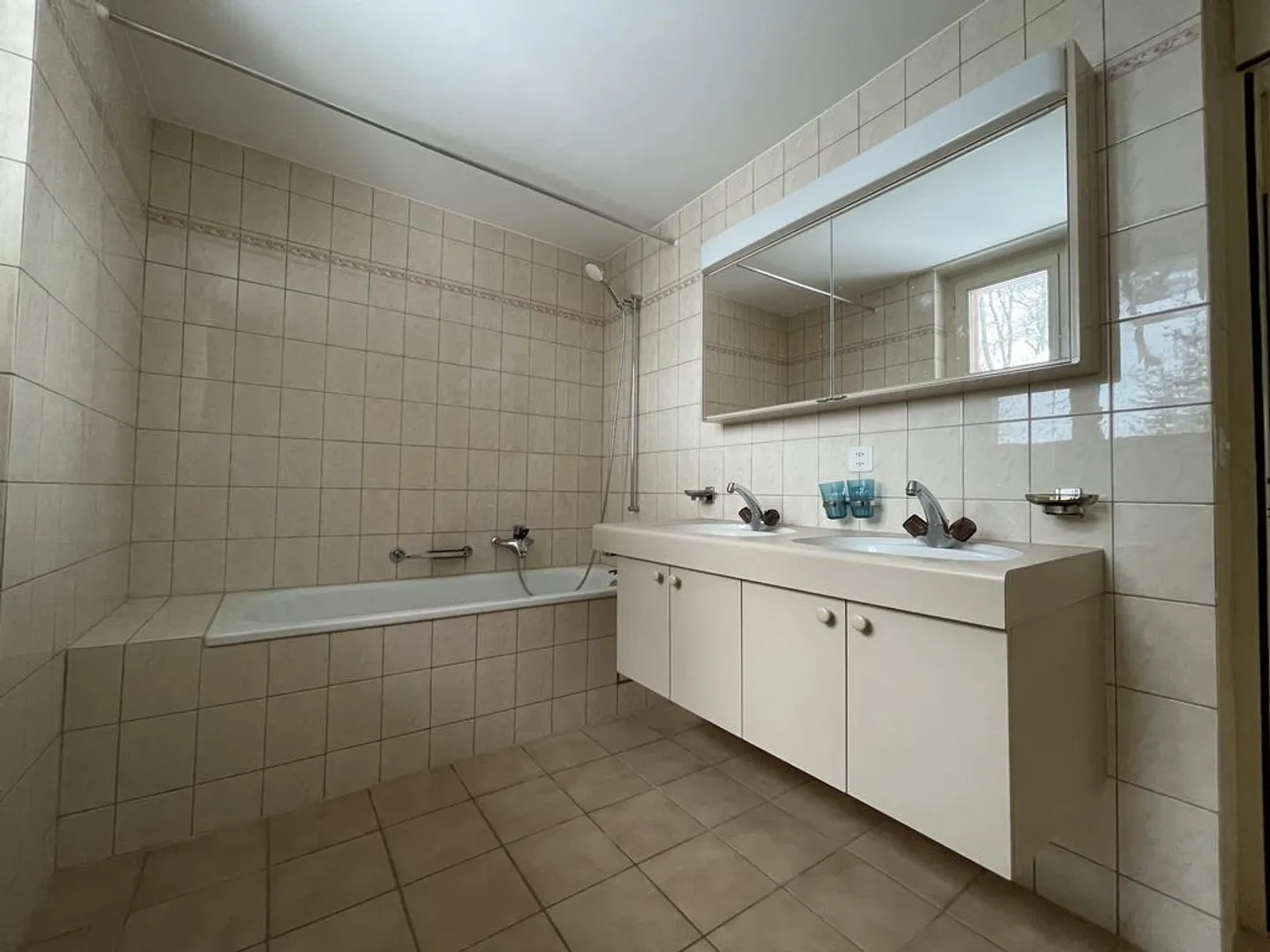 FRESH AIR! TOP 4.5-ROOM APARTMENT WITH A VIEW! - Photo 9 of 10