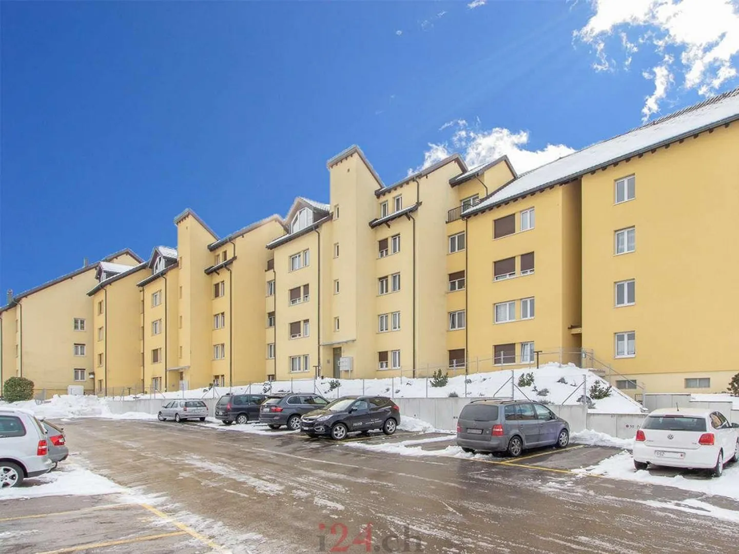 Appartement 3.5 pièces avec agencement pratique et balcon - Photo 1 sur 9