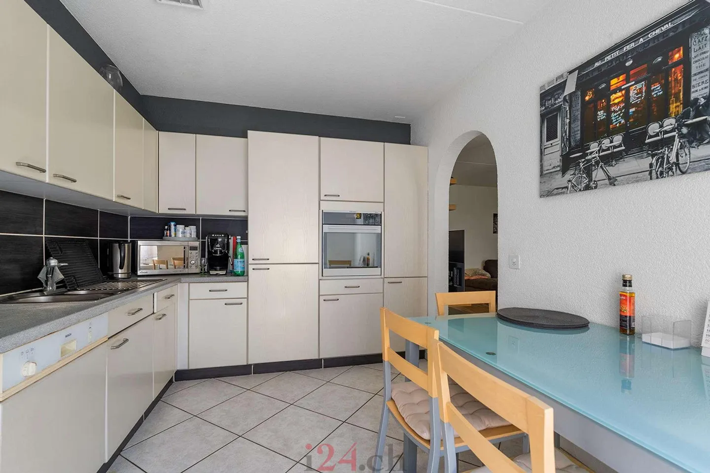 Appartement 3.5 pièces avec agencement pratique et balcon - Photo 3 sur 9