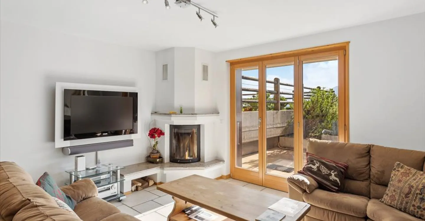Magnificent 5.5-room apartment - Chalet ambiance in the heart of the Alps - Photo 2 of 13