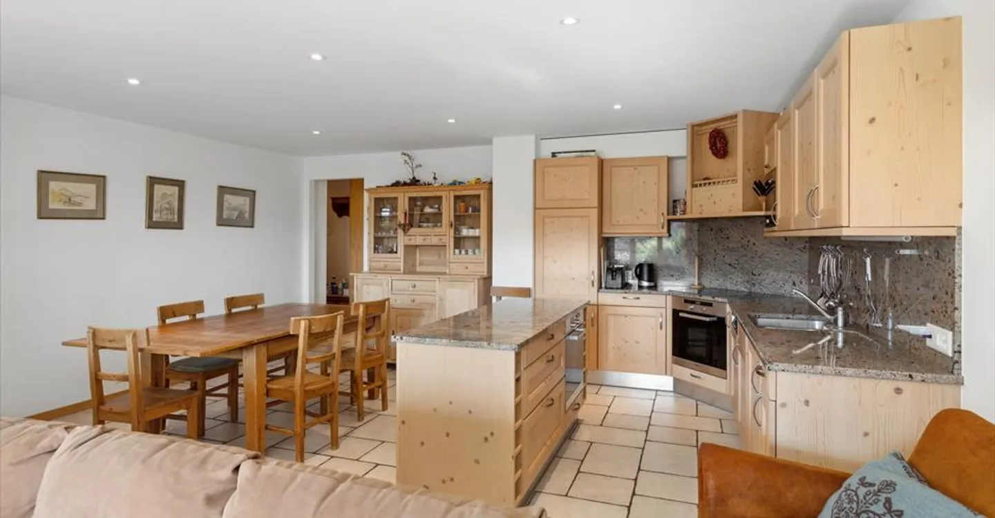 Magnificent 5.5-room apartment - Chalet ambiance in the heart of the Alps - Photo 4 of 13