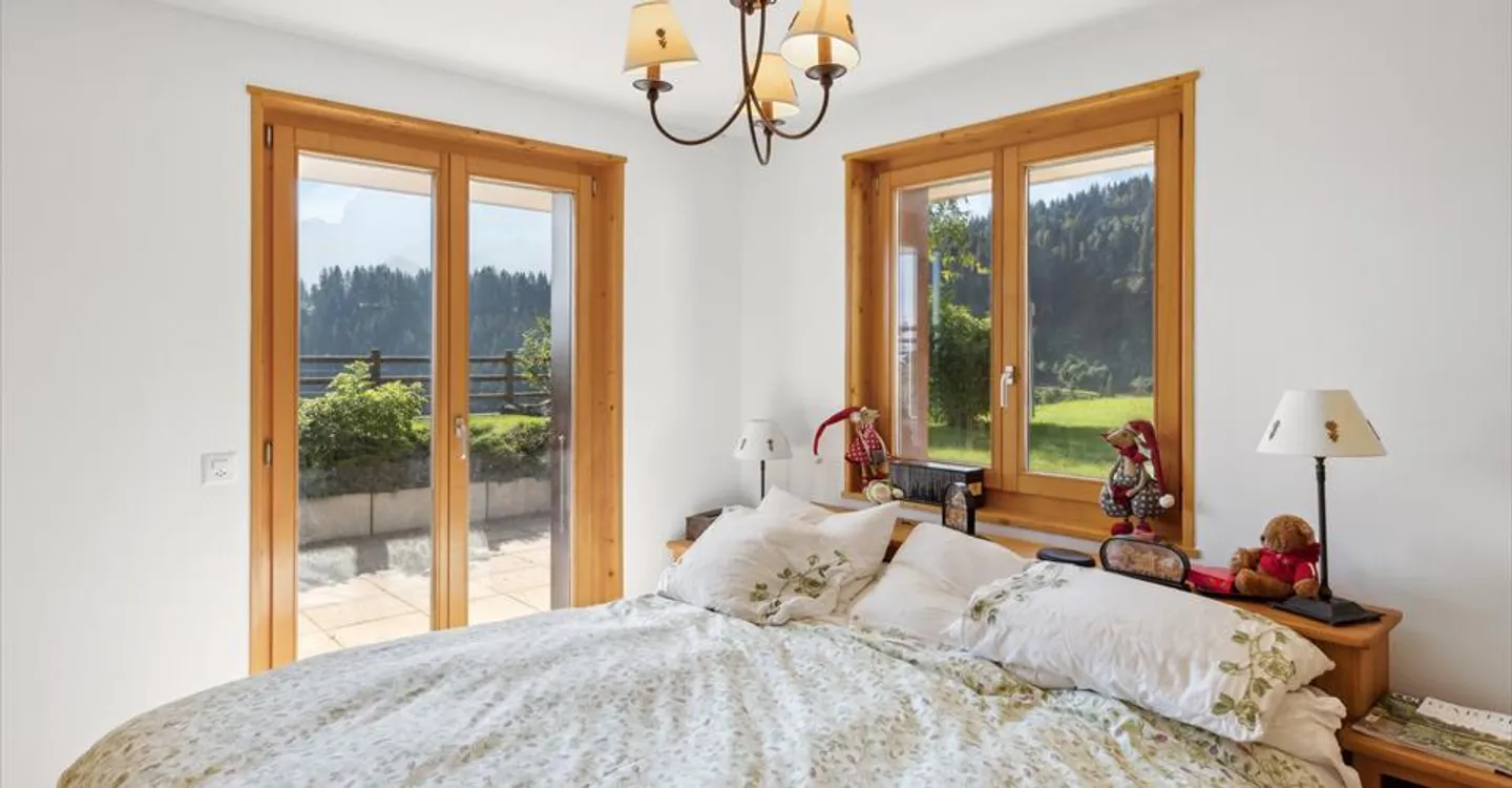 Magnificent 5.5-room apartment - Chalet ambiance in the heart of the Alps - Photo 5 of 13