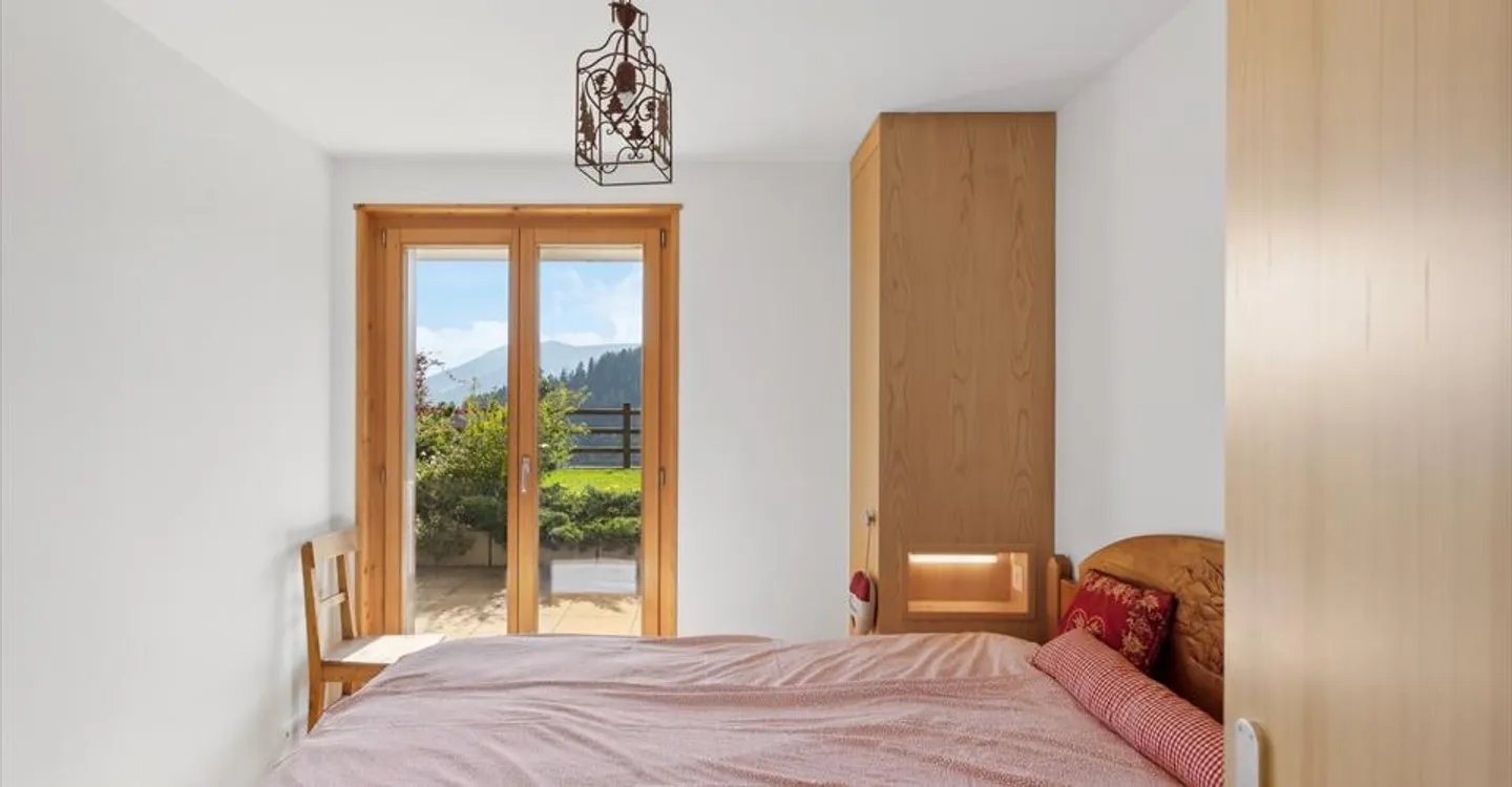 Magnificent 5.5-room apartment - Chalet ambiance in the heart of the Alps - Photo 7 of 13