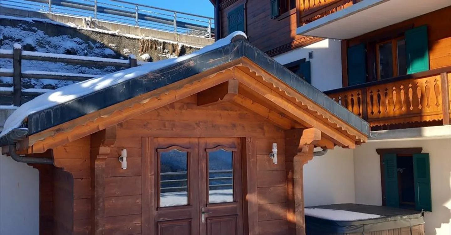 Magnificent 5.5-room apartment - Chalet ambiance in the heart of the Alps - Photo 12 of 13