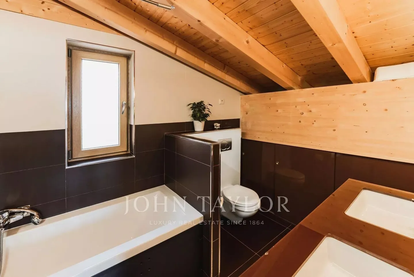 Luxus-Chalet mit Whirlpool - Foto 6 von 12