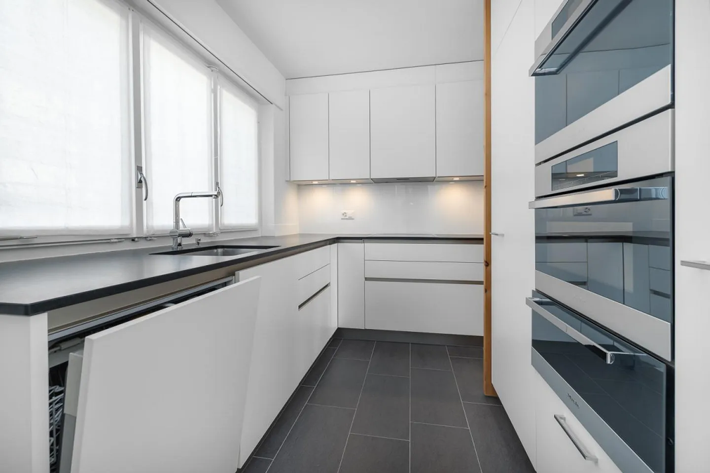 Charming Townhouse with Garden Idyl near the Zoo - Photo 2 of 13