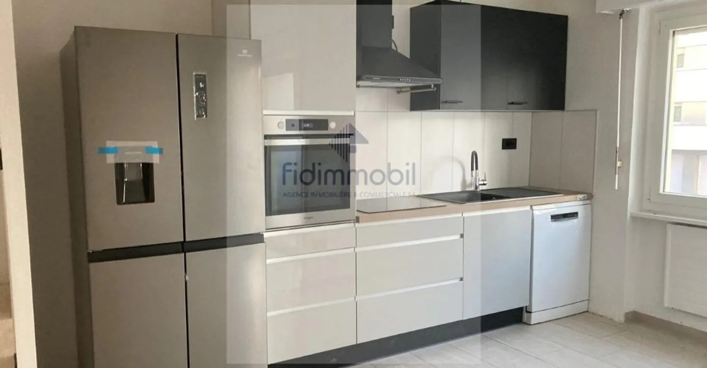 Fully renovated 3.5-room apartment in a quiet neighborhood - Photo 1 of 5