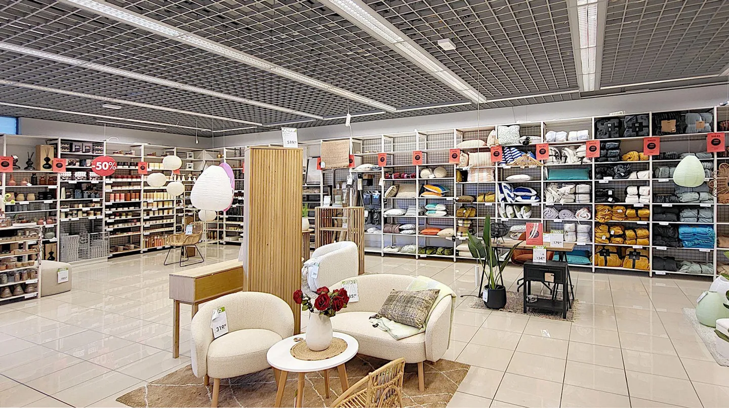 Attractive Retail Space at Shopping Walkestrasse - Photo 3 of 7