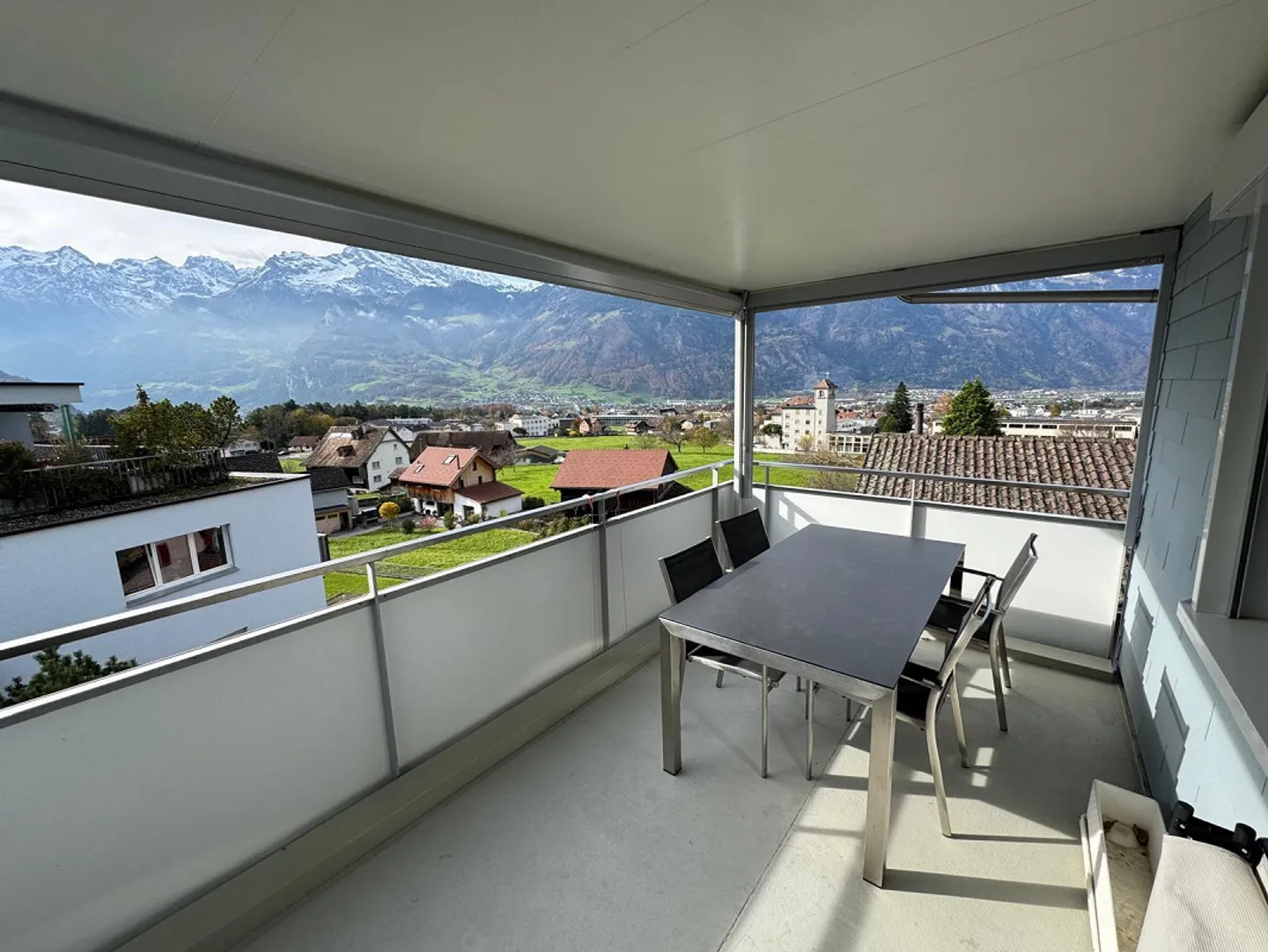 Very sunny with panoramic view - Photo 2 of 11