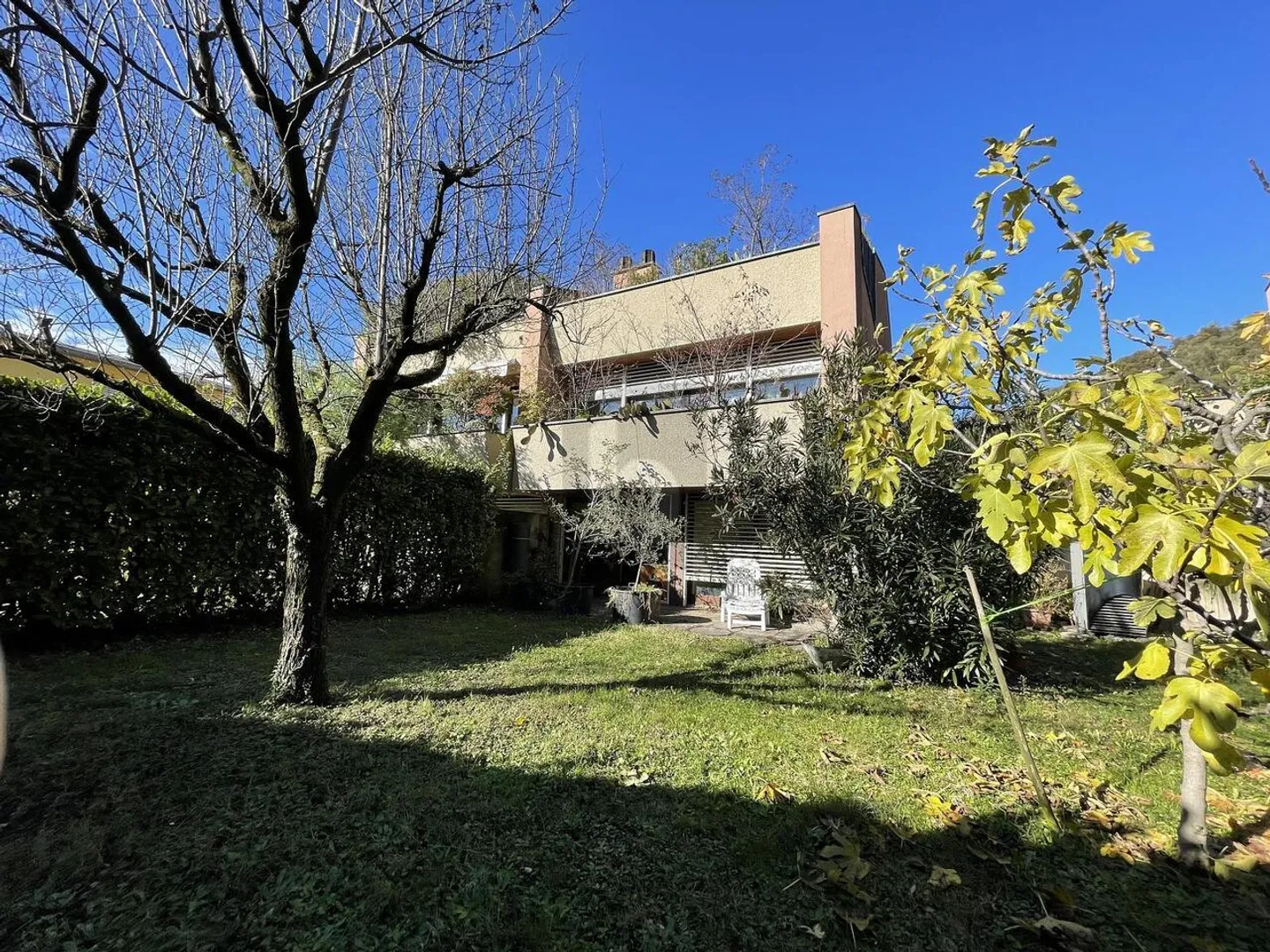 Spaziosa casa familiare con giardino - Foto 2 di 6