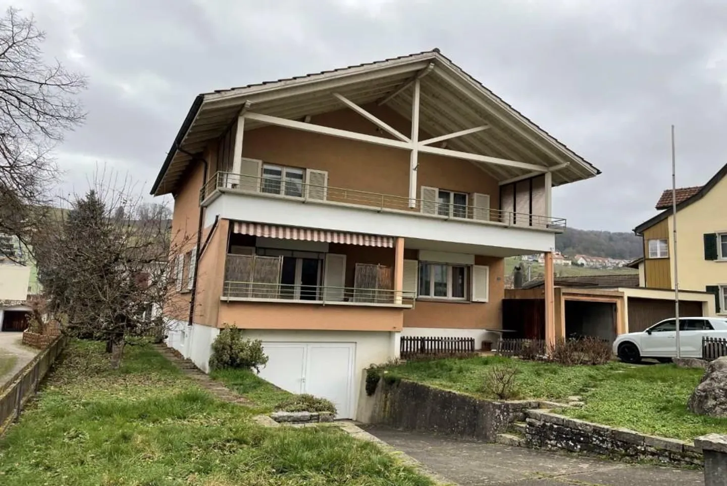 Charmante maison individuelle de 4,5 pièces dans un emplacement central - Photo 1 sur 13