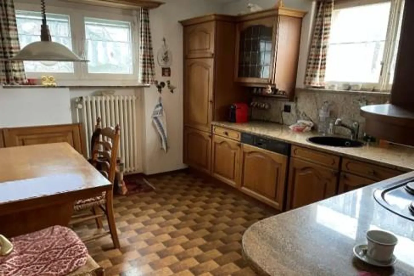 Charmante maison individuelle de 4,5 pièces dans un emplacement central - Photo 4 sur 13