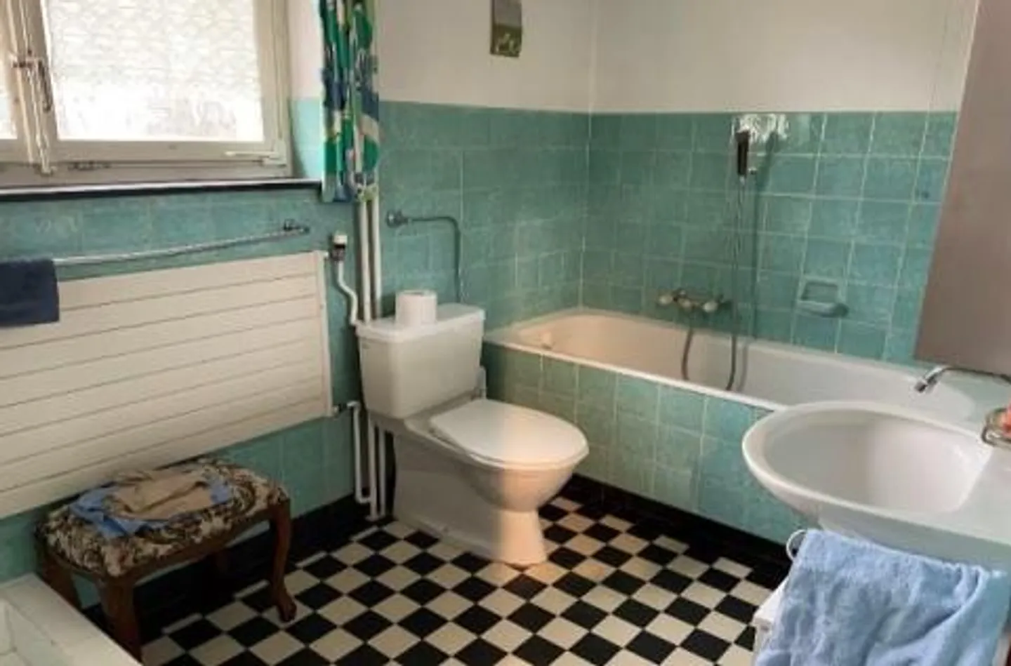 Charmante maison individuelle de 4,5 pièces dans un emplacement central - Photo 5 sur 13