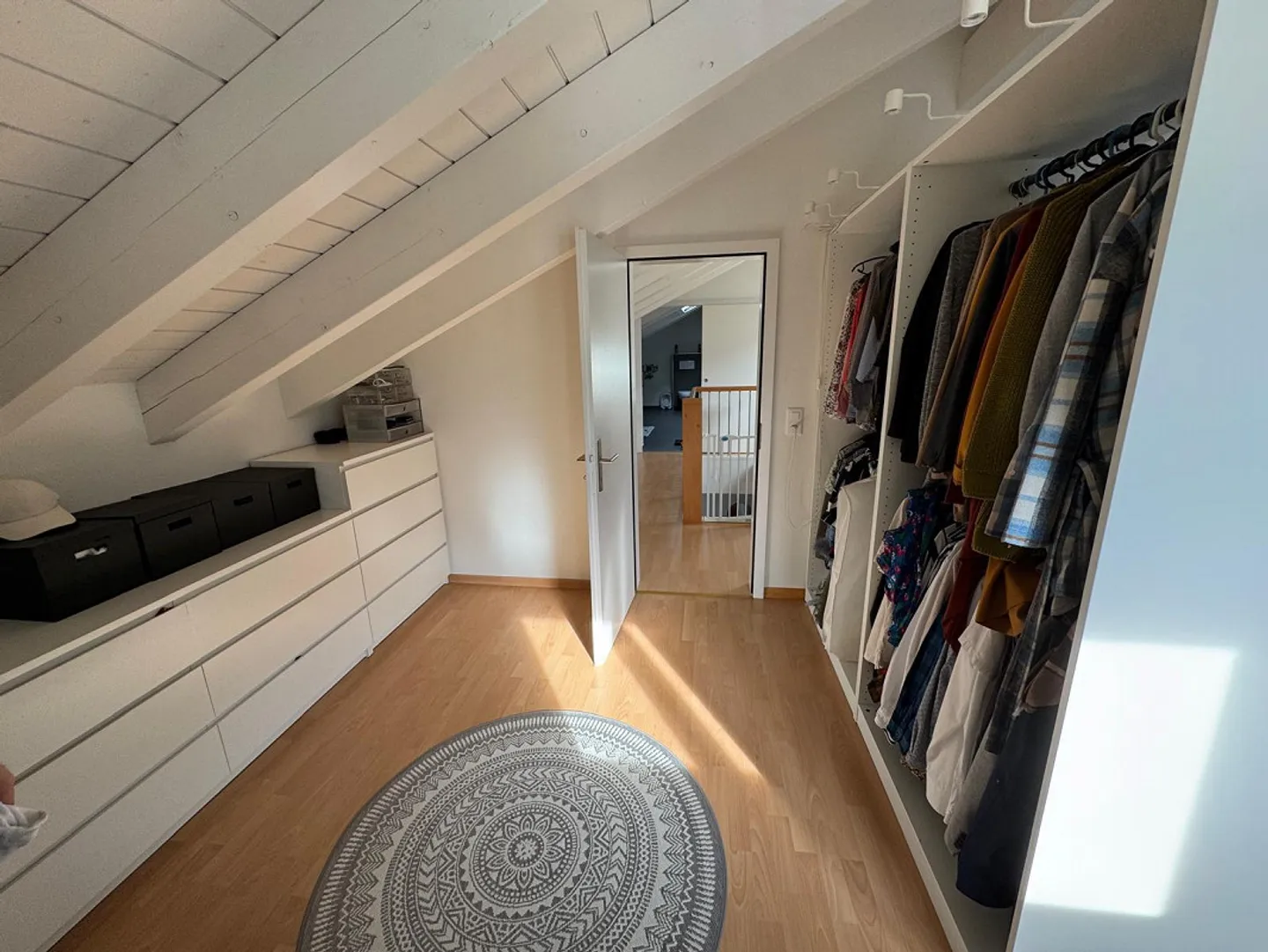 Very sunny with panoramic view - Photo 9 of 11