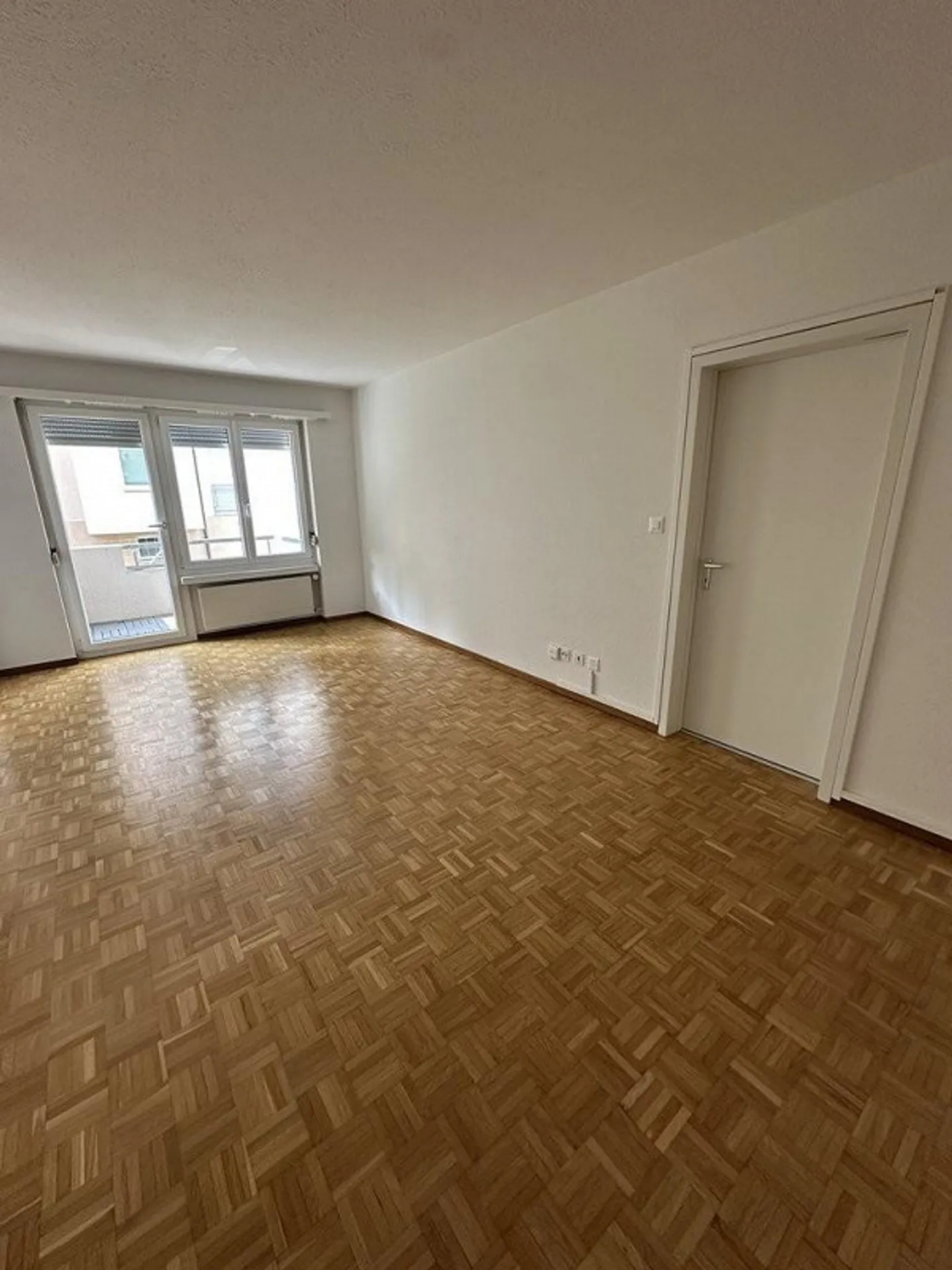 Appartement spacieux à Zürich-Oerlikon - Photo 3 sur 7
