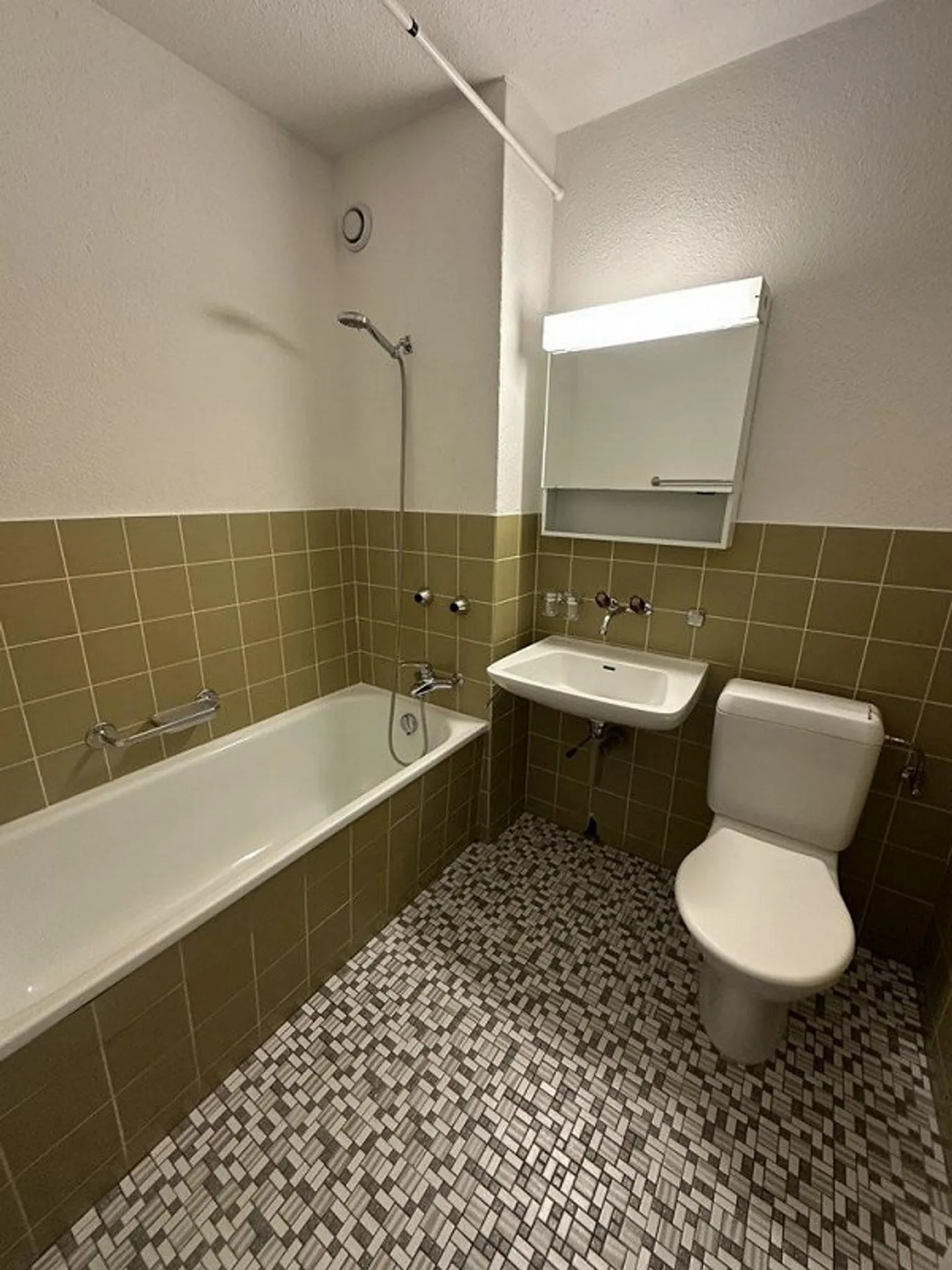 Appartement spacieux à Zürich-Oerlikon - Photo 5 sur 7