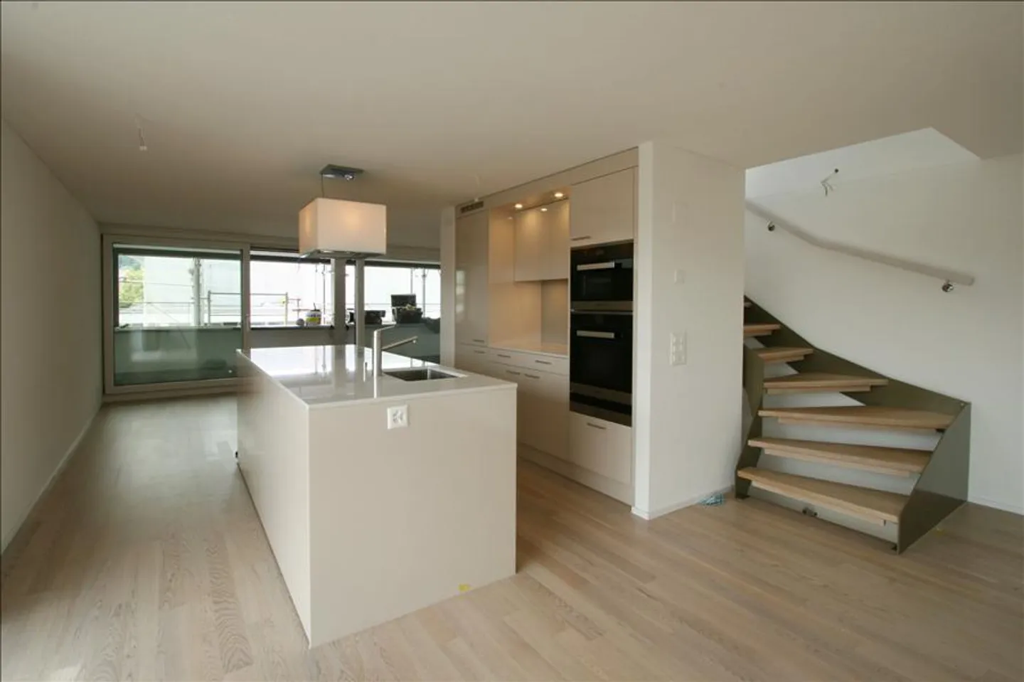 Renting without deposit - Large, sunny rooftop terrace... - Photo 1 of 7